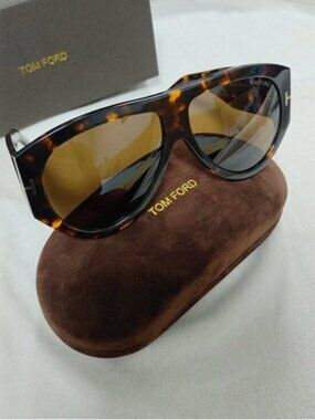 Tom Ford TF 593 52N Stephen brown tortoise sunglasses with brown soft logo case Sunglasses Tom Ford Kevyn FT1099 (52J) FT1099 Man | Free  main image 4